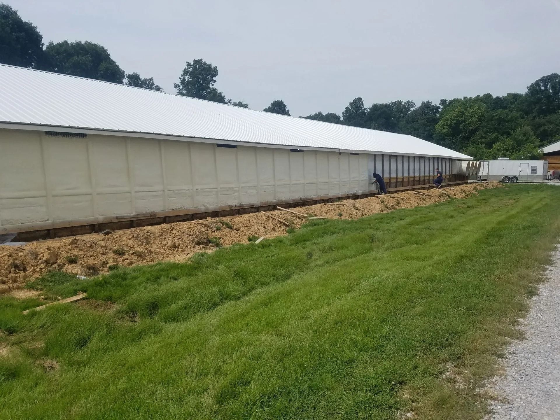 Exterior of a Middle Tennessee metal building insulated by Volunteer FoamPros